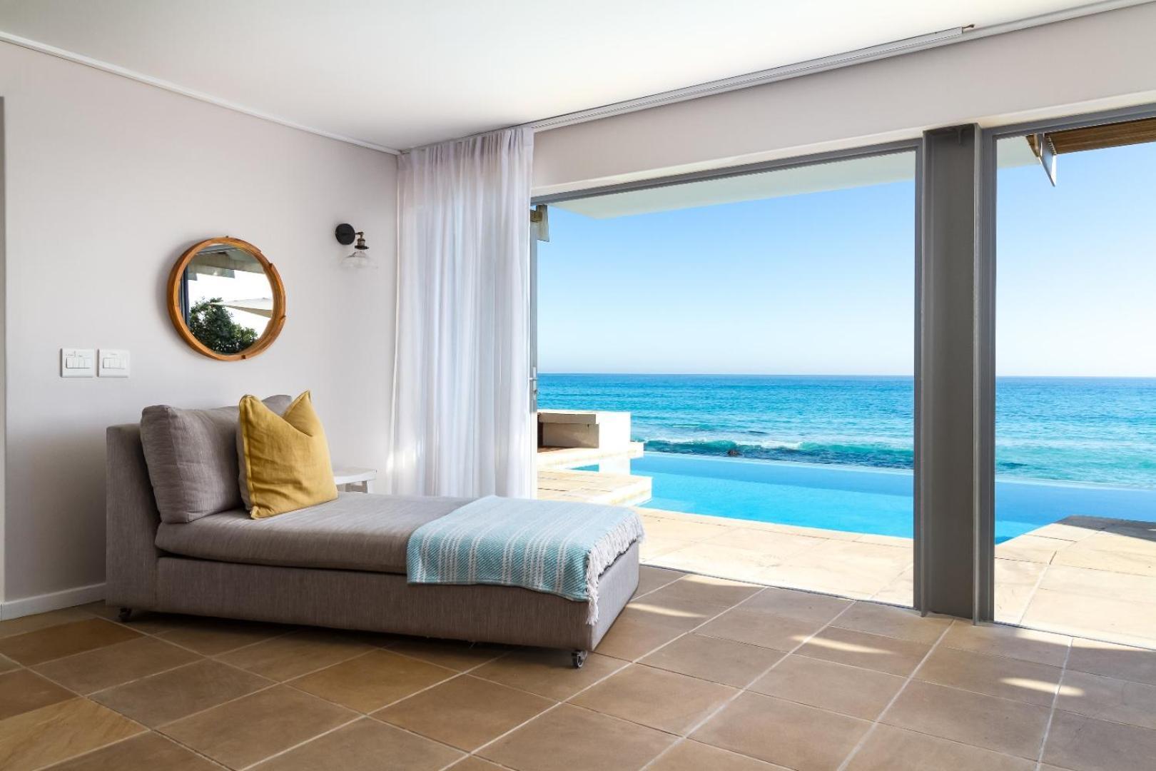 Villa Misty Cliffs Scarborough Room photo